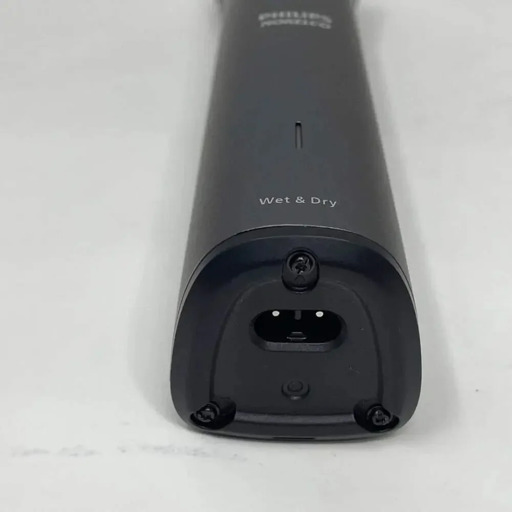 Philips Norelco Multigroom 7000 All-in-One Trimmer 24 Tools Wet Dry Groomer